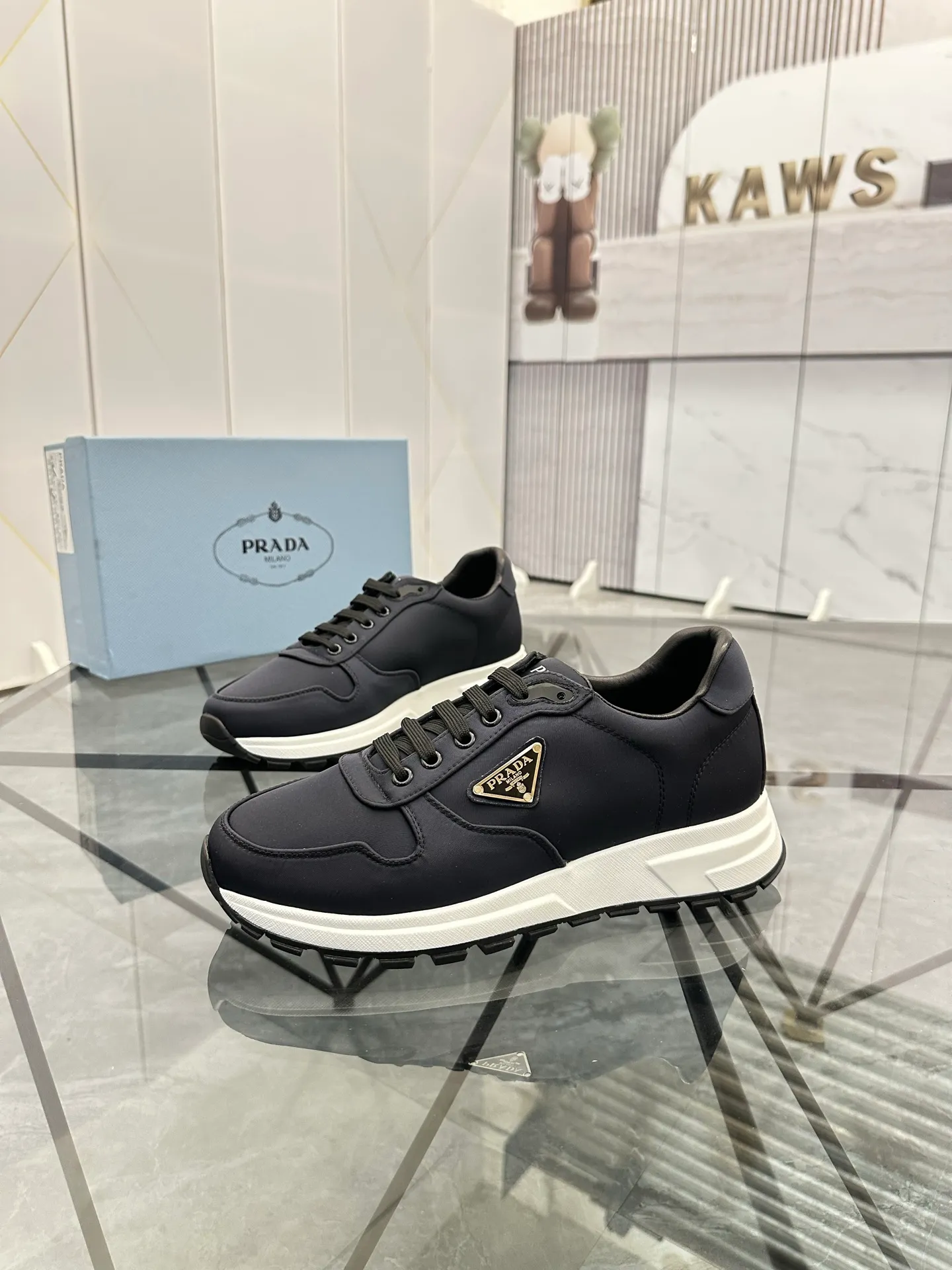 Men's shoes: 💰P440¥ Product trademark: Prada *"Prada*" low-top casual shoes Regular size: 38-44 (can be customized to 45.46) Product materials: Upper imported from the counter original fabric, sheepskin lining, original outsole. Number: 835